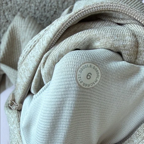 NWOT Lululemon Women's Engineered Warmth Joggers sz 6 - Picture 5 of 6